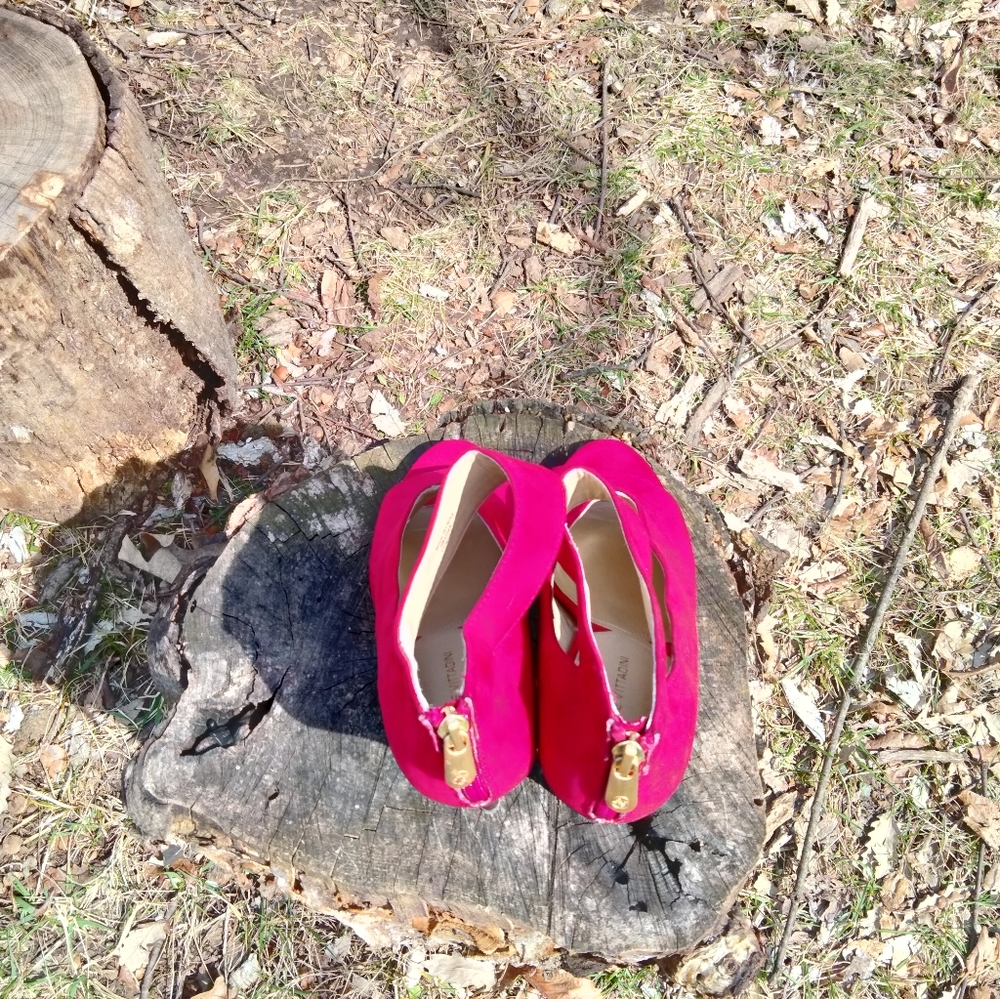 SOLD! Adrienne Vittadini Open Toed Pumps in size 8 1/2M - Picture 2 of 4